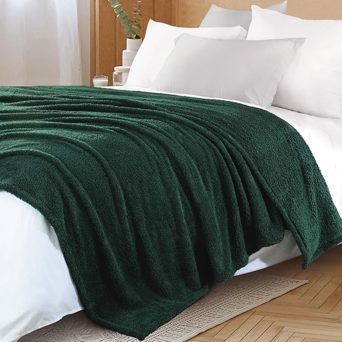 Exclusivo Mezcla Fleece Bed Blankets Queen Size for Bed, 90" x 90" | Super Soft and Cozy Fluffy Blanket for Women, Lightweight and Fuzzy Bedding for Bedroom , All Season, Forest Green