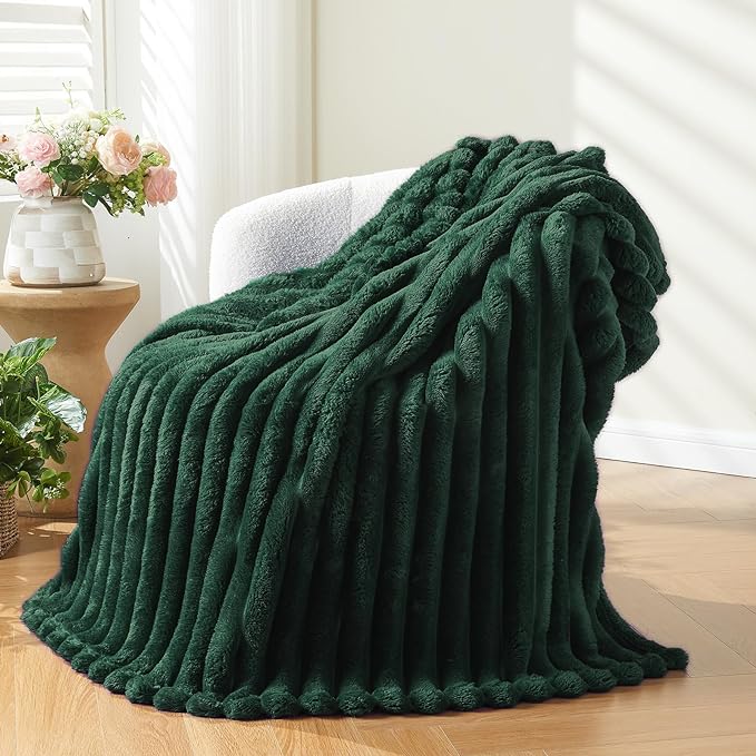 NEWCOSPLAY Fleece Ribbed Cozy Twin Blanket for Couch, Dark Green, 60"x80" | Premium Silky Flannel Blanket, Soft Lightweight Fluffy Throw Blanket for Bed Sofa Decor, Gift for All Season Use