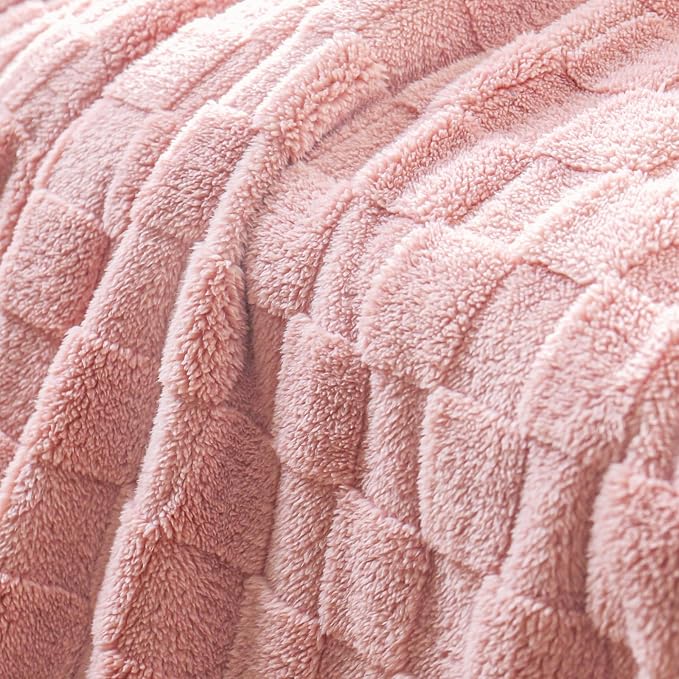 Exclusivo Mezcla 3D Checkered Fleece King Blanket for Bed, Pink | Super Soft and Cozy Fluffy Blanket, Lightweigh and Breathable Blanket for Living Room, Bedroom, Decor, All Season, 104"x90"