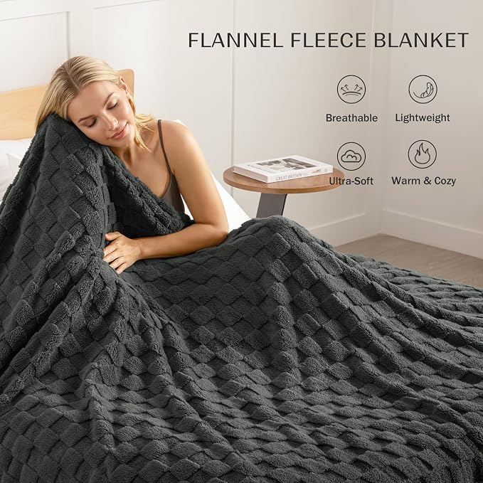 Exclusivo Mezcla 3D Checkered Fleece Twin Blanket for Bed, Dark Grey | Super Soft and Cozy Fluffy Bed Blanket, Cute Fuzzy Blanket for Teens Back to School, Dorm Essentials, All Season, 60"x80"