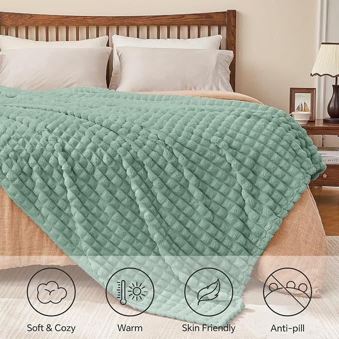 BEDELITE 3D Checked Sage Green Fleece Throw Blanket for Couch, 50x70 Inch | Soft Warm Fuzzy Fluffy Blanket for Bed Sofa, Lightweight Plush Cozy Blankets for Home Room Decor, Gift for Women, All Season