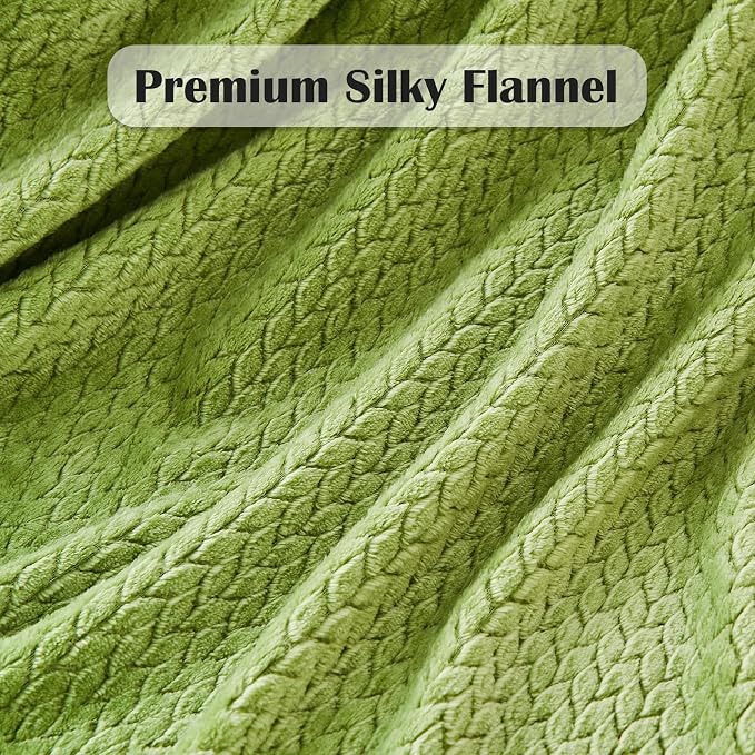 NEWCOSPLAY Fleece Leaves Pattern King Blanket, Green, 90"x110" | Super Soft Throw Blanket, Lightweight Cozy Bed Sofa Blanket, Premium Silky Flannel Fleece, Travel Blanket for All Season Use