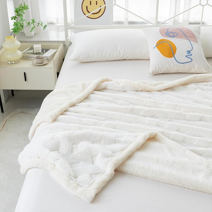 Faux Fur Throw Blanket 50 x 60 inch, 540 GSM Double Sided Outdoor Lap Throw, Soft Cozy Plaid Fleece Blankets for Couch Sofa Office Camping, Shaggy Plush Furry Camping Blanket for Women, White
