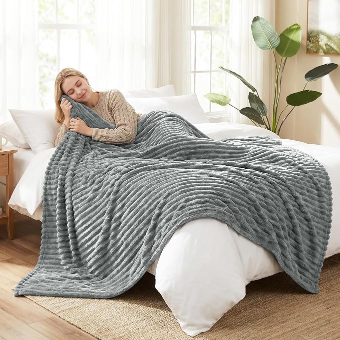 HIMEET Grey King Size Blanket for Bed, 300GSM Ribbed Fleece, 108 x 90 in | Ultra Soft Flannel, All-Season Lightweight Warmth, Generous Bed Coverage & Home Decor, Gift for Men & Women, Machine Washable
