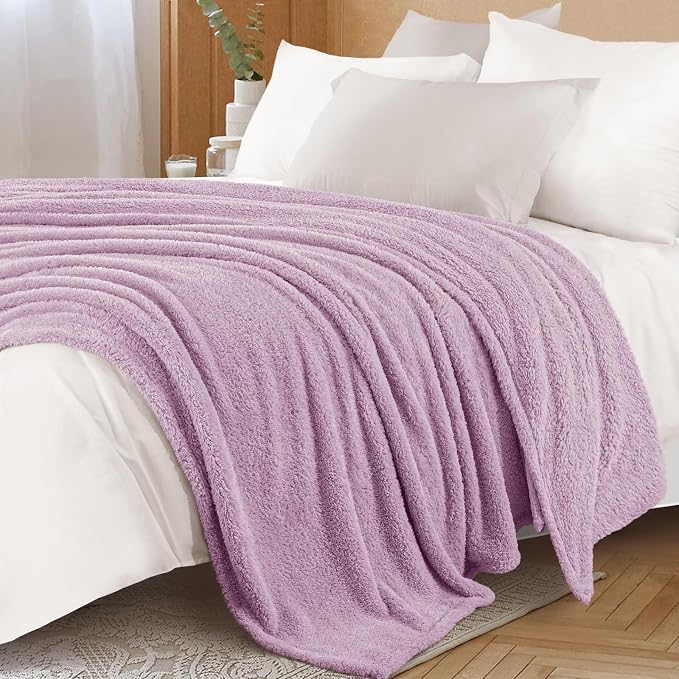 Exclusivo Mezcla Fleece Bed Blankets King Size for Bed, 90" x 104" | Super Soft and Cozy Fluffy Blanket for Women, Lightweight and Fuzzy Large Blanket for Bedroom , All Season, Light Purple