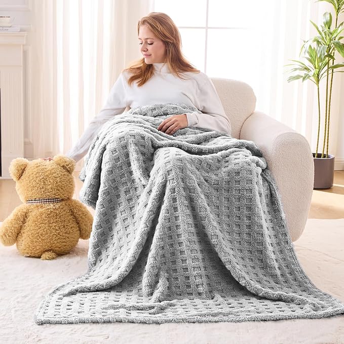 NEWCOSPLAY 3D Waffle Checkered Flannel Throw Blanket, Light Grey, 50"x70" | Super Soft Cute Lightweight Decorative Premium Silky Fleece Blanket for Couch Sofa Bed, Gift for Women Men, All Season Use