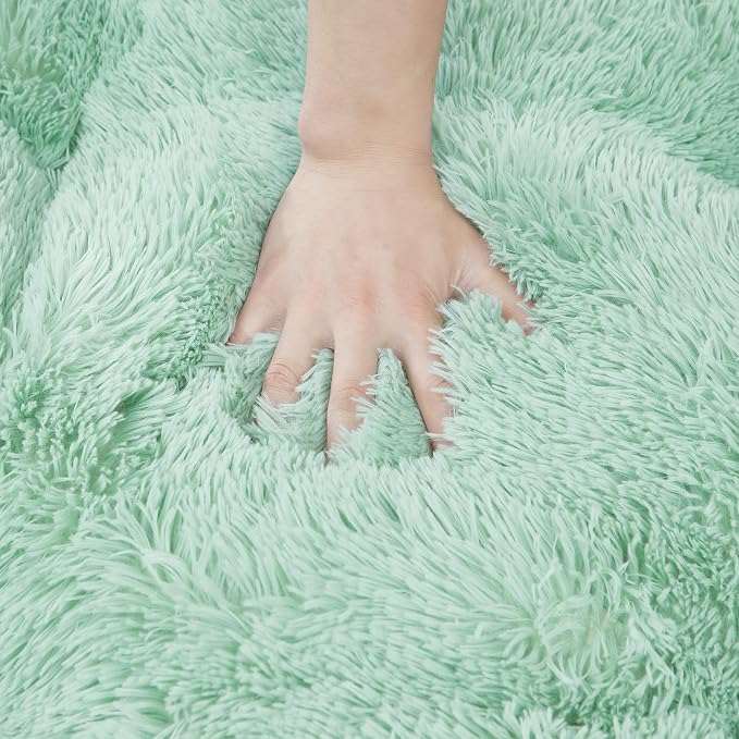 EHEYCIGA Fluffy Dog Crate Bed for Small Dogs, Plush Crate Pad, Apple Green | Calming Anti Anxiety Small Dog Bed, Washable Soft Warm Faux Fur Crate Mat with Non-Slip Bottom