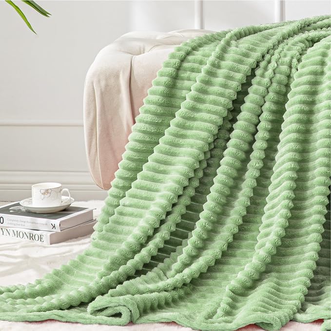 BEDELITE 3D Ribbed Apple Green Fleece Twin Blanket for Bed, 60x80 Inch | Soft Warm Decorative Fluffy Blanket, Cozy Plush Lightweight Fuzzy Throw Blanket for Couch Sofa Room Decor, Gift for Women