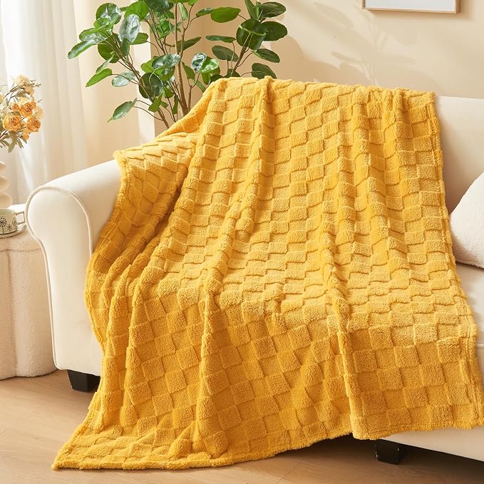NEWCOSPLAY 3D Checkered Flannel King Blanket, Mustard Yellow, 90"x110" | Super Soft Cute Lightweight Decorative Premium Silky Fleece Blanket for Couch Sofa Bed, Gift for Women Men, All Season Use