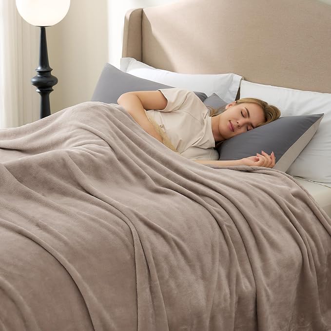 Hansleep Throw Mocha Brown Fleece Blanket, Soft Flannel Bed Blanket | Fuzzy Cozy Blanket 50x60 Inches, Multi-use for Bed, Sofa, Couch, Travel, Camping, All Season Warm Lightweight Cover