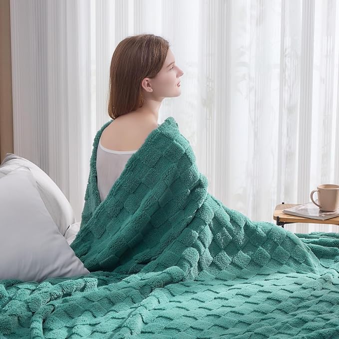 NEWCOSPLAY 3D Checkered Flannel Queen Blanket, Mint Green, 90"x90" | Super Soft Cute Lightweight Decorative Premium Silky Fleece Blanket for Couch Sofa Bed, Gift for Women Men, All Season Use