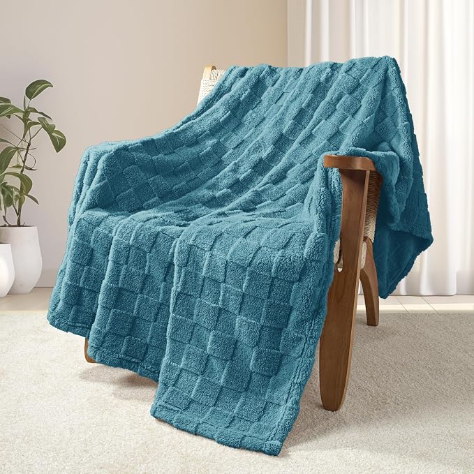 Exclusivo Mezcla 3D Checkered Fleece Throw Blanket for Couch, Slate Blue | Super Soft and Cozy Fluffy Throw, Lightweight and Breathable, Cute Fuzzy Blanket for Sofa, Home Decor, All Season, 50"x60"
