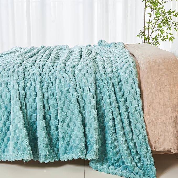 NEWCOSPLAY Fleece Clouds Cozy King Blanket for Couch, Sage Green, 90"x110" | Premium Silky Flannel Blanket, Soft Lightweight Fluffy Throw Blanket for Bed Sofa Decor, Gift for All Season Use
