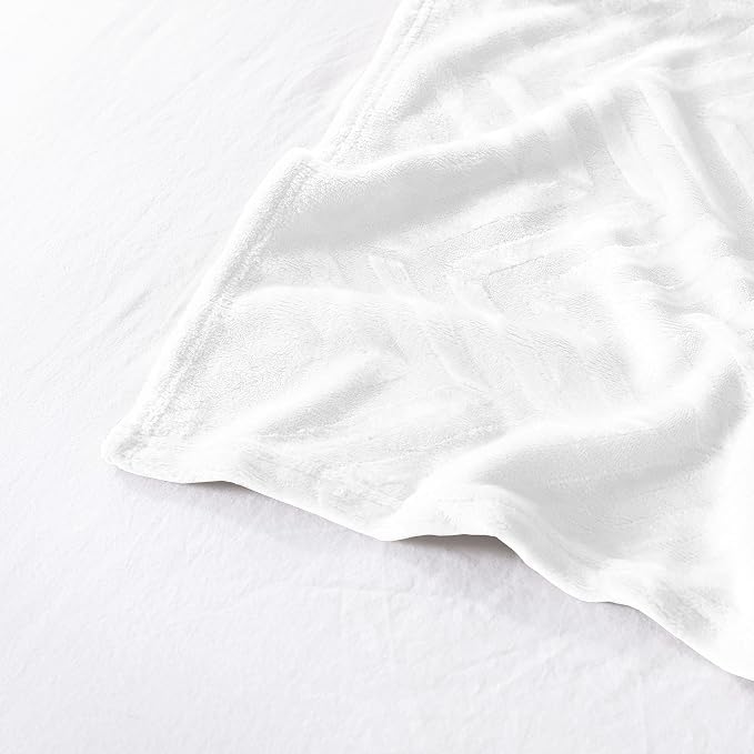 Whale Flotilla Flannel Fleece Fall Bed Blanket King Size, White | Lightweight Breathable Soft Bedspread, Plush Fluffy Coverlet Chevron Design Decorative Blanket for Home Life, 90x104 Inch