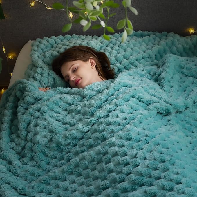 NEWCOSPLAY Fleece Clouds Cozy King Blanket for Couch, Sage Green, 90"x110" | Premium Silky Flannel Blanket, Soft Lightweight Fluffy Throw Blanket for Bed Sofa Decor, Gift for All Season Use