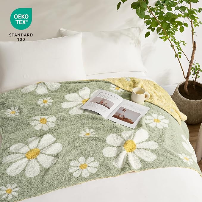 Snuggle Sac Spring Flower Throw Blanket for Couch, Fuzzy Microfiber Warm Winter Daisy Floral Blankets, Cute Throws for Girls Daughter Gifts, Flower Sage Green, 50x60 inches