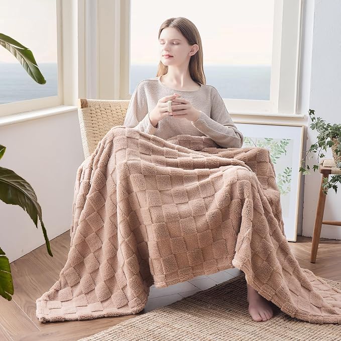 NEWCOSPLAY 3D Checkered Flannel Throw Blanket, Taupe Checkered, 50"x70" | Super Soft Cute Lightweight Decorative Premium Silky Fleece Blanket for Couch Sofa Bed, Gift for Women Men, All Season Use