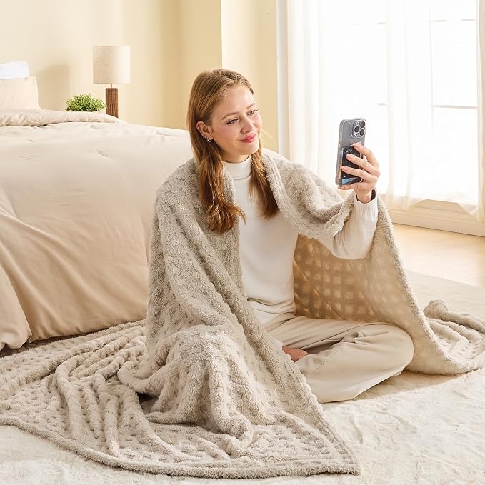 NEWCOSPLAY 3D Waffle Checkered Flannel King Blanket, Linen, 90"x110" | Super Soft Cute Lightweight Decorative Premium Silky Fleece Blanket for Couch Sofa Bed, Gift for Women Men, All Season Use
