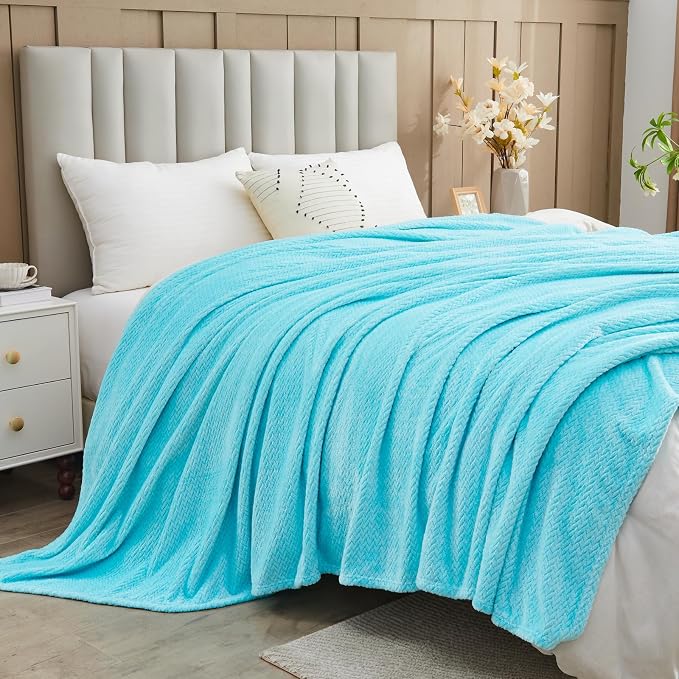 NEWCOSPLAY Fleece Leaves Pattern King Blanket, Turquoise, 90"x110" | Super Soft Throw Blanket, Lightweight Cozy Bed Sofa Blanket, Premium Silky Flannel Fleece, Travel Blanket for All Season Use