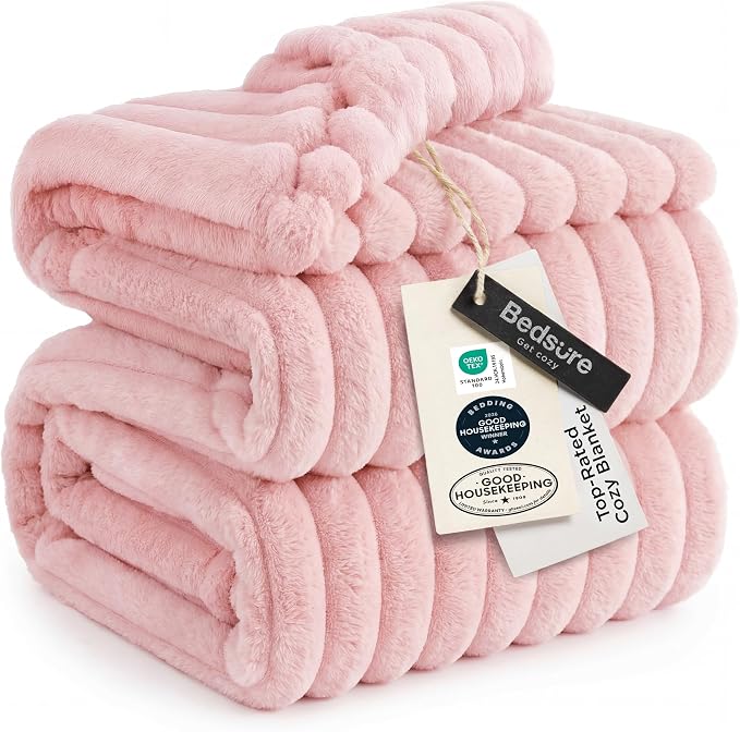 Bedsure Full Size Fleece Blankets for Bed Coral Pink 84"x90" | Birthday Gifts for Women Mom Her, Warm Lightweight Cozy Fluffy Throw Blanket Sofa, Dorm Room Home Decor, Machine Washable