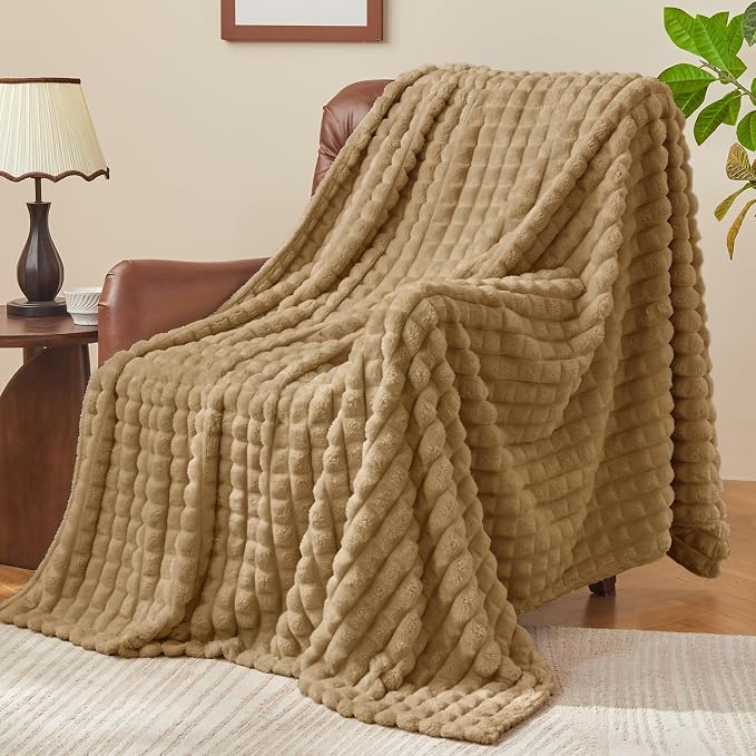 BEDELITE 3D Checked Camel Fleece Throw Blanket for Couch, 50x70 Inch | Soft Warm Fuzzy Fluffy Blanket for Bed Sofa, Lightweight Plush Cozy Blankets for Home Room Decor, Gift for Women, All Season