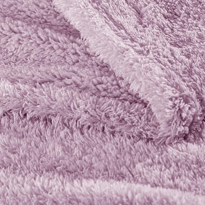 Exclusivo Mezcla Fleece Throw Blanket for Couch and Sofa, 50" x 60" | Super Soft and Cozy Fluffy Blanket for Women, Lightweight and Fuzzy Throw for Home Decor, All Season, Light Purple