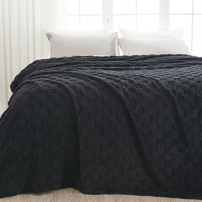 NEWCOSPLAY 3D Checkered Flannel King Blanket, Black Checkered, 90"x110" | Super Soft Cute Lightweight Decorative Premium Silky Fleece Blanket for Couch Sofa Bed, Gift for Women Men, All Season Use