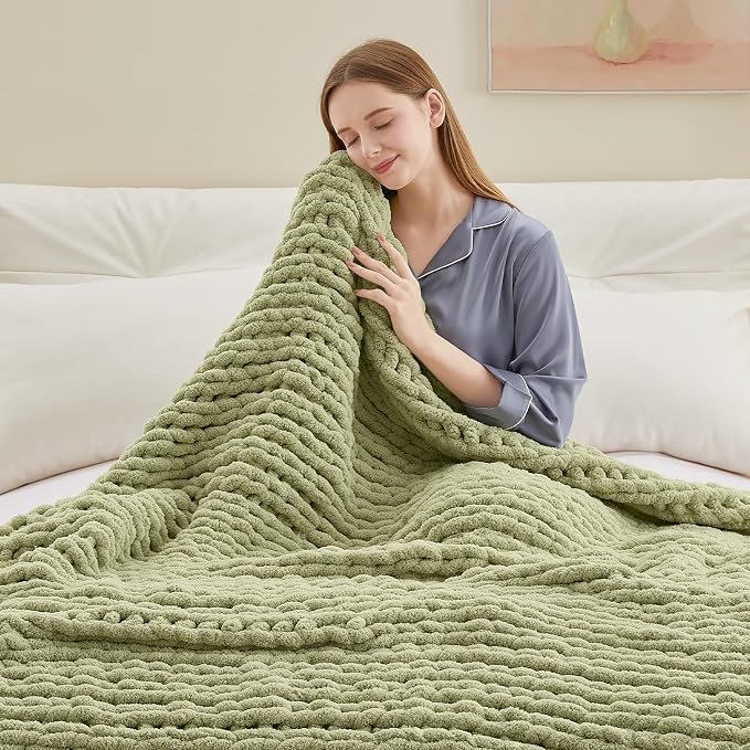 Negwoo Chunky Knit Throw Blanket, Knitted Throw Chenille Yarn, 80"*90" | Soft Thick Cable Knitted Blankets, Handmade Big Thick Blanket, Machine Washable Cute Comfy Blanket for Home Decor,Light green