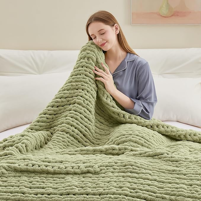 Negwoo Chunky Knit Throw Blanket, Knitted Throw Chenille Yarn, 40"*50" | Soft Thick Cable Knitted Blankets, Handmade Big Thick Blanket, Machine Washable Cute Comfy Blanket for Home Decor,Light green