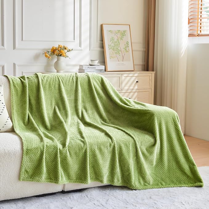 NEWCOSPLAY Fleece Leaves Pattern Throw Blanket, Green, 50"x60" | Super Soft Throw Blanket, Lightweight Cozy Bed Sofa Blanket, Premium Silky Flannel Fleece, Travel Blanket for All Season Use