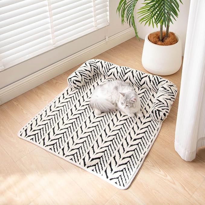 Cat Bed Blanket with Pillow, 31.5''x35.5'' Washable Pet Sofa Cover, Couch Protector Pet Blanket Cat Mat, Non-Slip Furniture Protector Mat (Black & White Leaf-Patterned)