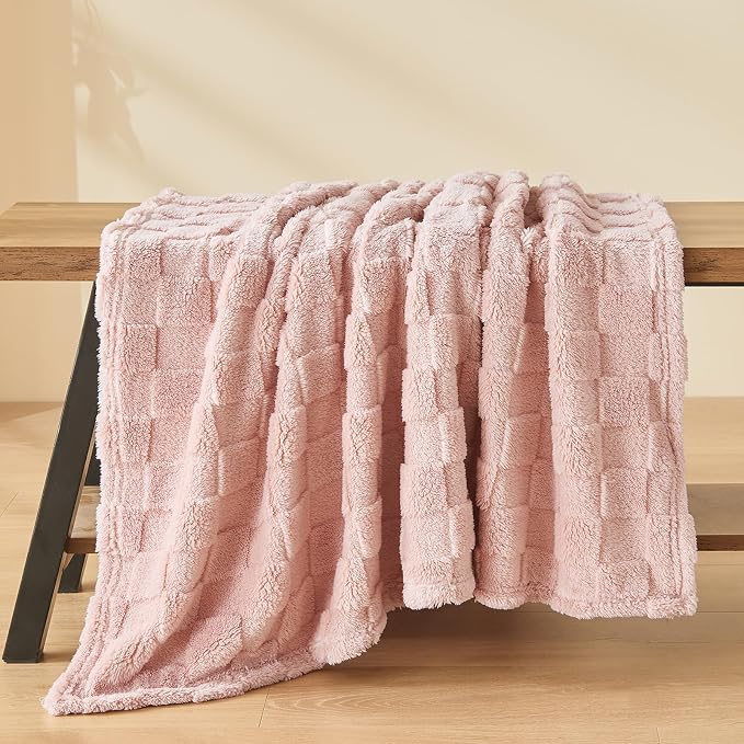 NEWCOSPLAY 3D Checkered Flannel Throw Blanket, Pink Checkered, 50"x70" | Super Soft Cute Lightweight Decorative Premium Silky Fleece Blanket for Couch Sofa Bed, Gift for Women Men, All Season Use