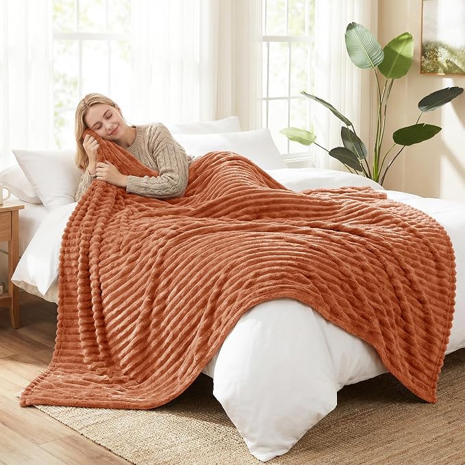 HIMEET Burnt Orange King Blanket for Bed, 300GSM Ribbed Fleece, 108 x 90 in | Ultra Soft Flannel, All-Season Lightweight Warmth, Generous Bed Coverage & Home Decor, Gift for Men & Women, Machine Washable