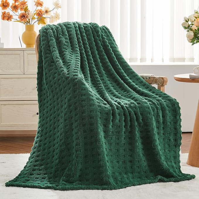 NEWCOSPLAY 3D Waffle Checkered Flannel Twin Blanket, Dark Green, 60"x80" | Super Soft Cute Lightweight Decorative Premium Silky Fleece Blanket for Couch Sofa Bed, Gift for Women Men, All Season Use