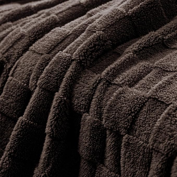 Exclusivo Mezcla 3D Checkered Fleece King Blanket for Bed, Coffee | Super Soft and Cozy Fluffy Blanket, Lightweigh and Breathable Blanket for Living Room, Bedroom, Decor, All Season, 104"x90"