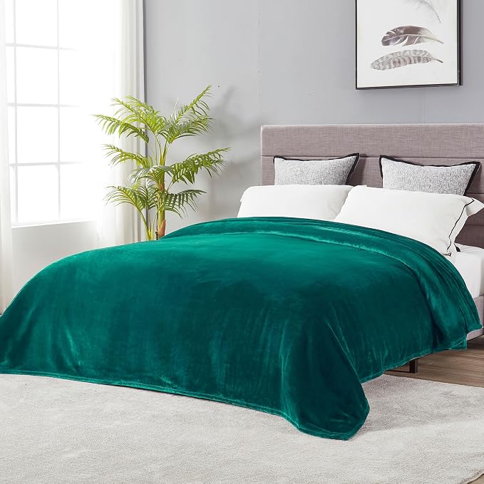 DREAMNINE Extra Large Soft Comfy Fluffy Fleece Bed Blanket King Size 90" x 108",Luxury Decorative Fuzzy Blanket for Women Girl,Big Cozy Shaggy Warm Flannel Blankets for Winter Autumn Pets,Forest Green