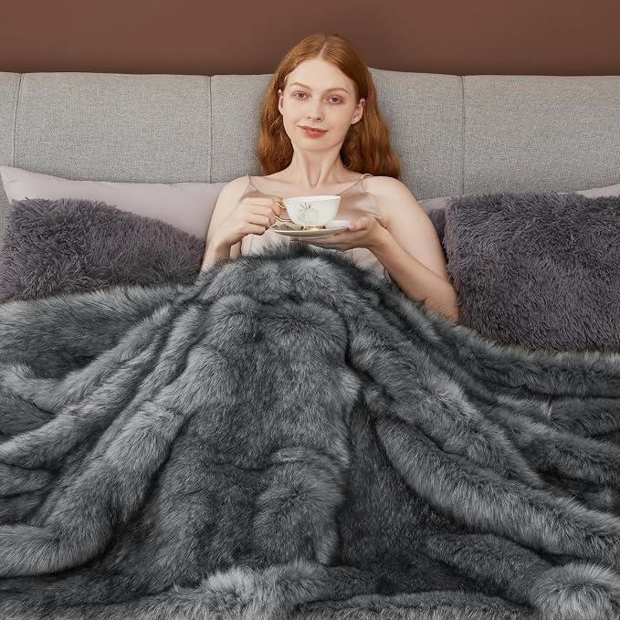 Luxury 1000GSM Faux Fur Throw Blanket, Super Thick Warm Cozy Heavy Blankets for Couch Bed Sofa, Plush Fuzzy Elegant Winter Reversible Mink Blanket for Living Room Bedroom 60‘’x80‘’, GreyBlack