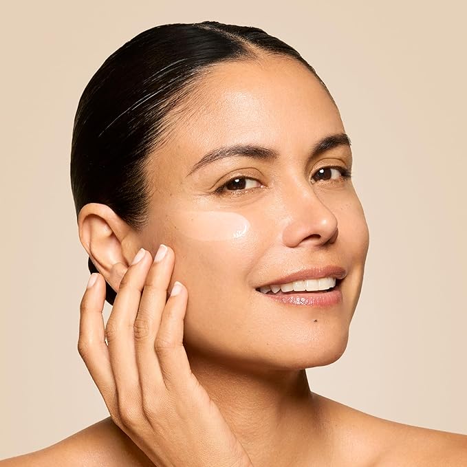 Honest Beauty Mini Vitamin C Radiance Serum, Improves Brightens Skin Tone and Complexion, Gentle for Sensitive Skin, Fragrance-Free, Vegan, Travel Size, .33 fl oz