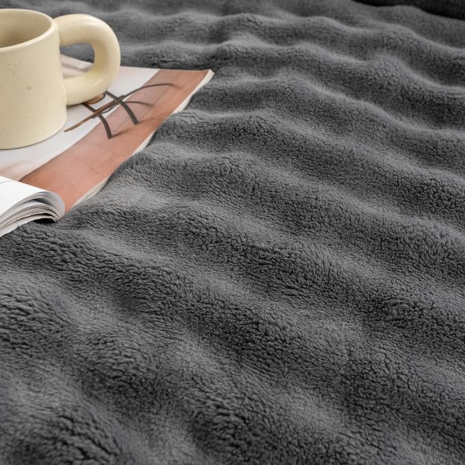 YUSOKI 3D Fleece Bubble Queen Size Blanket,Grey, 90"x90" | Ultra Soft, Non-Shedding, Lightweight for All Season Use, stays fluffy after repeated washes, Perfect Gifts, Machine Washable