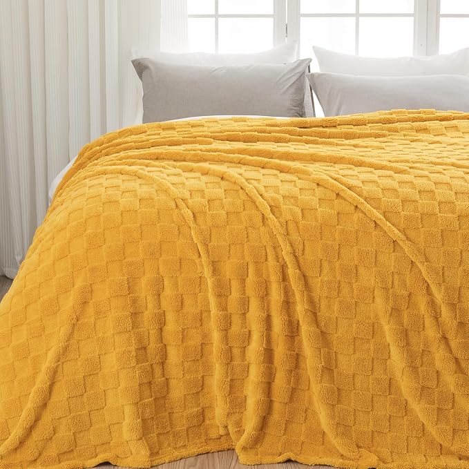 NEWCOSPLAY 3D Checkered Flannel Queen Blanket, Mustard Yellow, 90"x90" | Super Soft Cute Lightweight Decorative Premium Silky Fleece Blanket for Couch Sofa Bed, Gift for Women Men, All Season Use