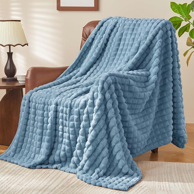 BEDELITE 3D Checked Blue Fleece Twin Throw Blanket for Bed, 60x80 Inch | Soft Warm Fuzzy Fluffy Blanket for Couch Sofa, Lightweight Plush Cozy Throws for Home Room Decor, Gift for Women, All Season