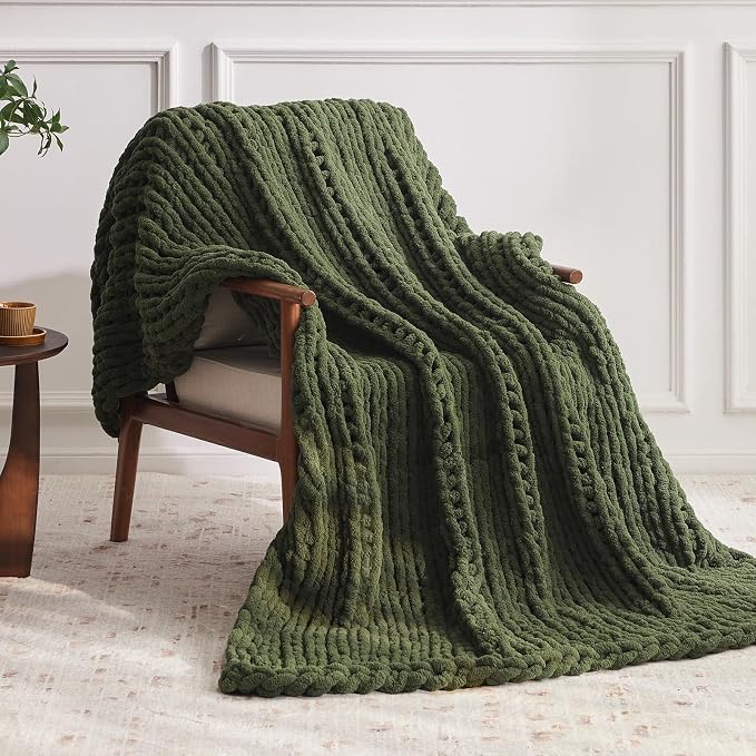 Negwoo Chunky Knit Throw Blanket, Knitted Throw Chenille Yarn, 80"*90" | Soft Thick Cable Knitted Blankets, Handmade Big Thick Blanket, Machine Washable Cute Comfy Blanket for Home Decor, Green