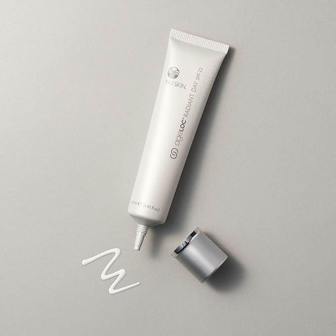 Nu Skin ageLOC Radiant Day SPF 22 | Broad-Spectrum UV Protection | Lightweight, Non-Greasy Daily Sunscreen | Supports Skin Hydration & Defense | Daily Skin Care | 30-Day Supply