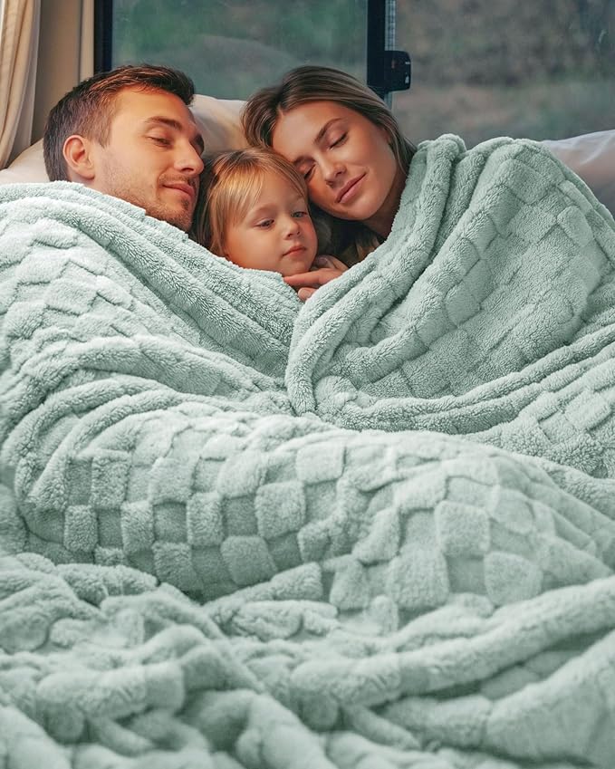 Utopia Bedding Plush Checkered Fleece Blanket Sage Green Throw (50x60 Inch) | Soft, Cozy, Couch, Bed, Home Decor, Travel Friendly, Throws, Gift for Women and Men