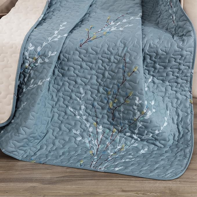 Exclusivo Mezcla Reversible Floral Quilted Throw Blanket, 50"x 60" | Lightweight Summer Quilt Throw, Designed for Bed/ Couch/ Sofa, Stone Blue Vintage Pattern