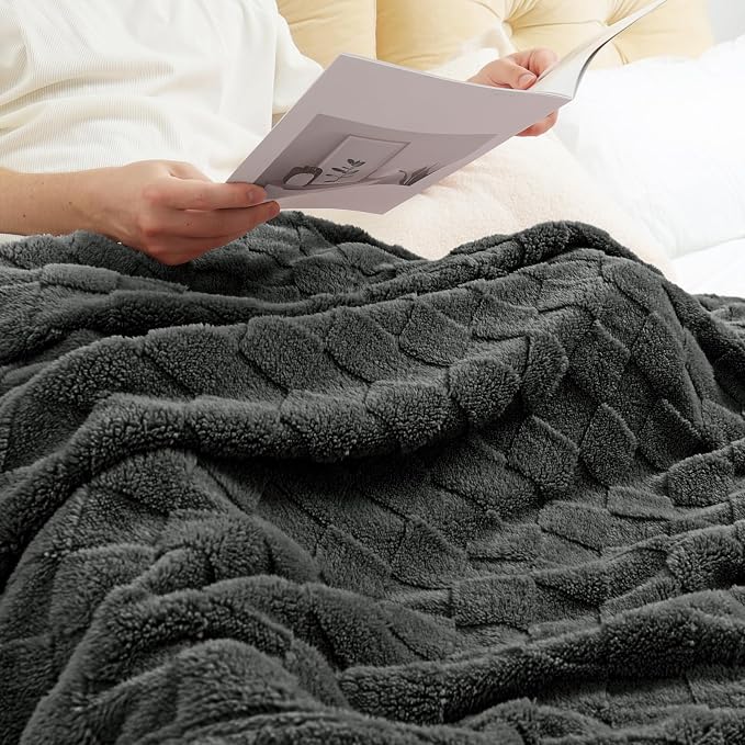 Exclusivo Mezcla 3D Checkered Fleece Throw Blanket for Couch, Dark Grey | Super Soft and Cozy Fluffy Throw, Lightweight and Breathable, Cute Fuzzy Blanket for Sofa, Home Decor, All Season, 50"x60"