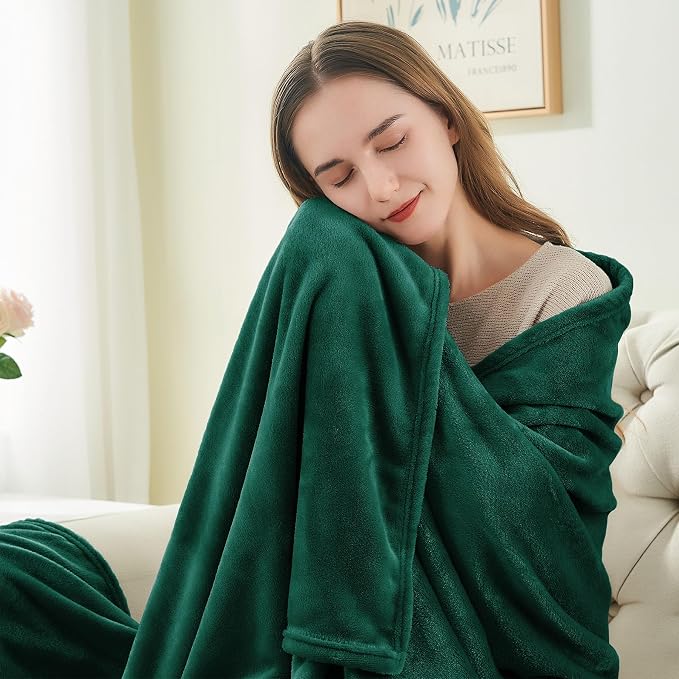 BEDELITE Fleece Blanket Soft Plush King Bed Blanket Forest Green 108"x90" | Ultra Soft Fleece, Plush Microfiber, Lightweight Warmth, All Season Comfort, Fade Resistant, Machine Washable