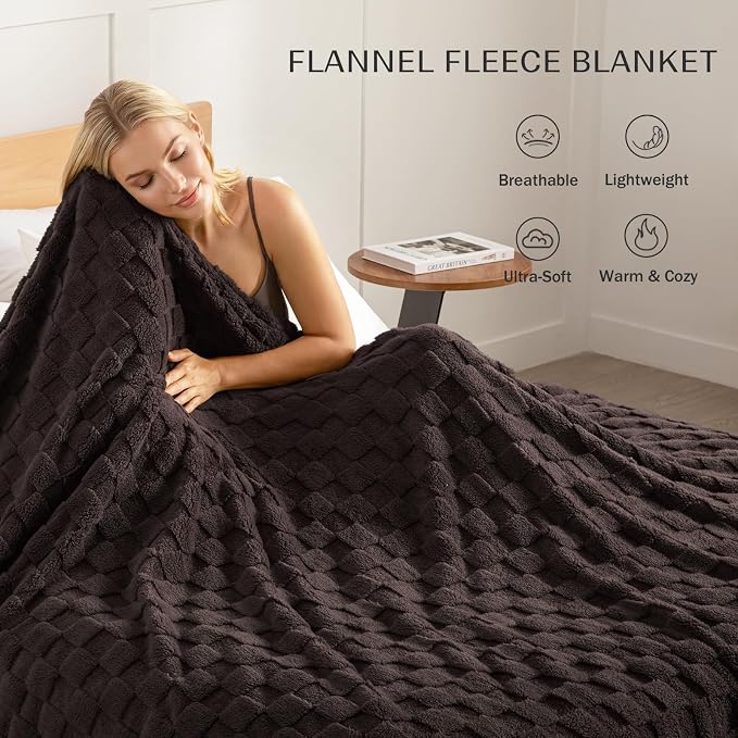 Exclusivo Mezcla 3D Checkered Fleece King Blanket for Bed, Coffee | Super Soft and Cozy Fluffy Blanket, Lightweigh and Breathable Blanket for Living Room, Bedroom, Decor, All Season, 104"x90"