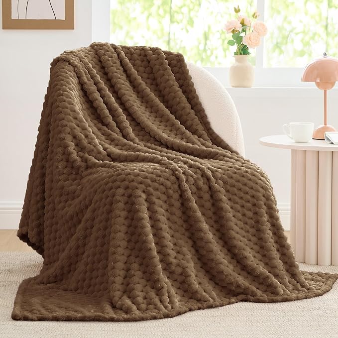 BEDELITE Brown Throw Blanket for Couch, Soft Cozy Gifts for Women, 50 * 60 | 3D Jacquard Decorative Fleece Blanket, Super Soft Plush Throws, Cute Birthday Gift for Women & Men, Suitable for All Seasons