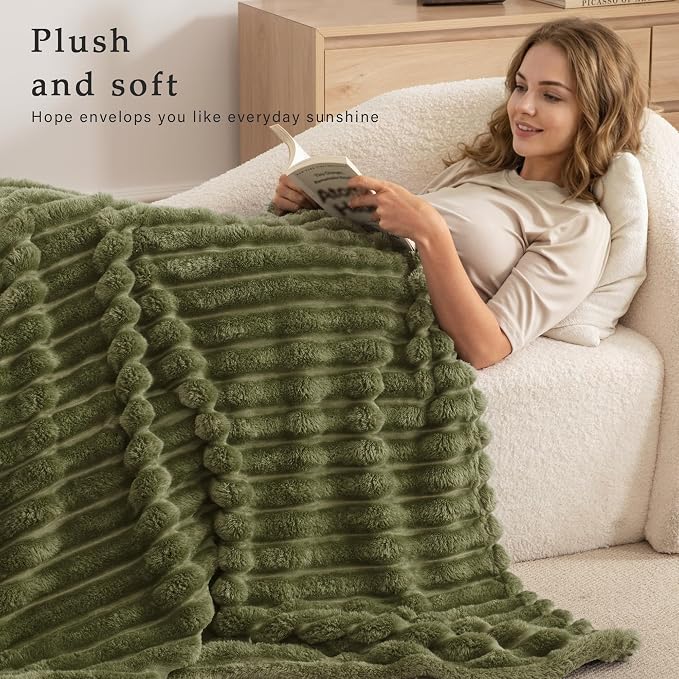 Exclusivo Mezcla Striped California King Size Fleece Blanket for Bed | Soft Breathable Cozy Bed Blankets, Lightweight Plush Fluffy Fuzzy Jacquard Decorative Blankets